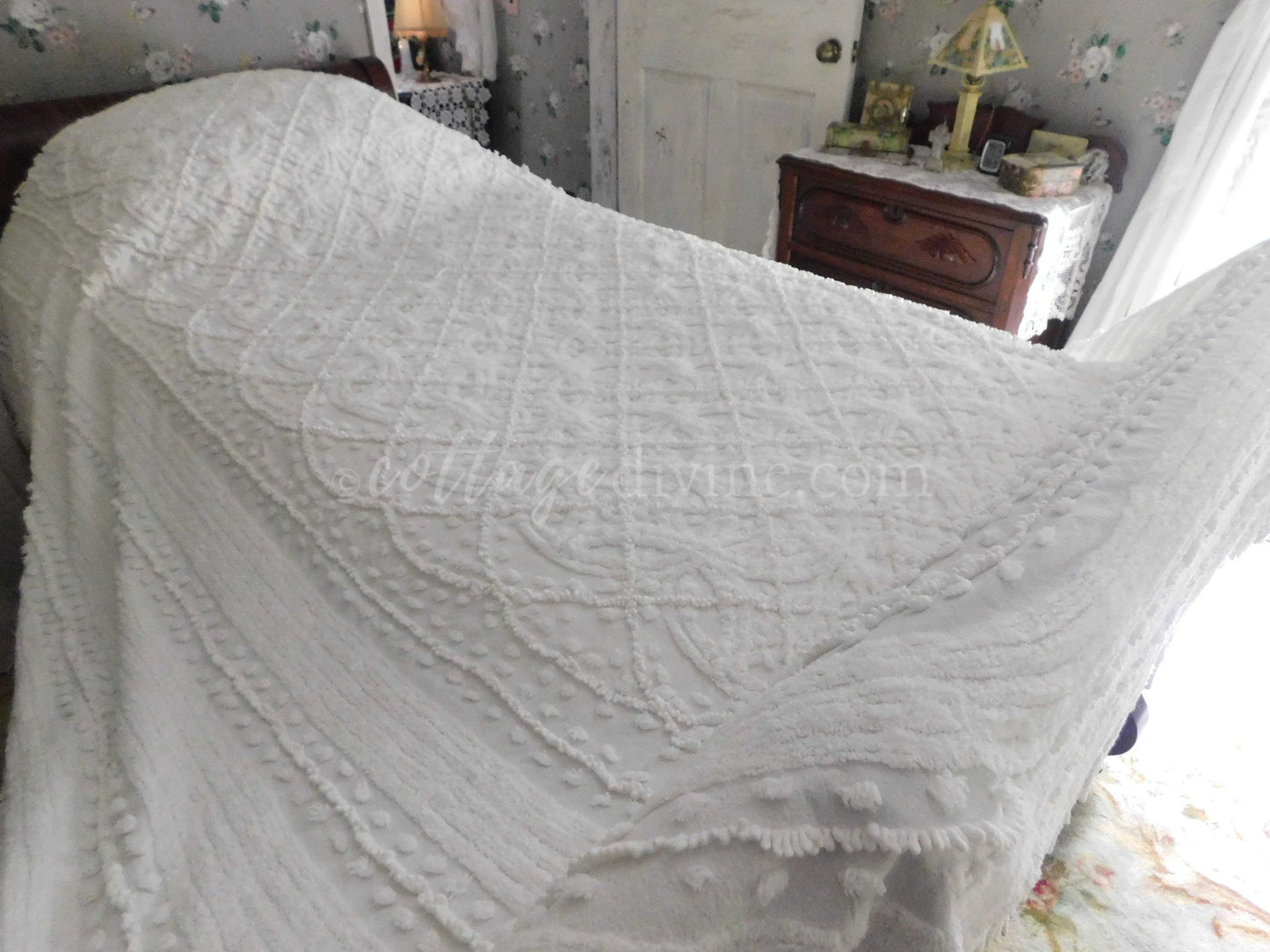 Heavenly White Vintage Chenille Bedspread, Plush Pearl Mop Tufts, Farmhouse Fabulous Bedding
