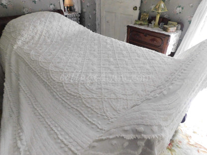 Heavenly White Vintage Chenille Bedspread, Plush Pearl Mop Tufts, Farmhouse Fabulous Bedding
