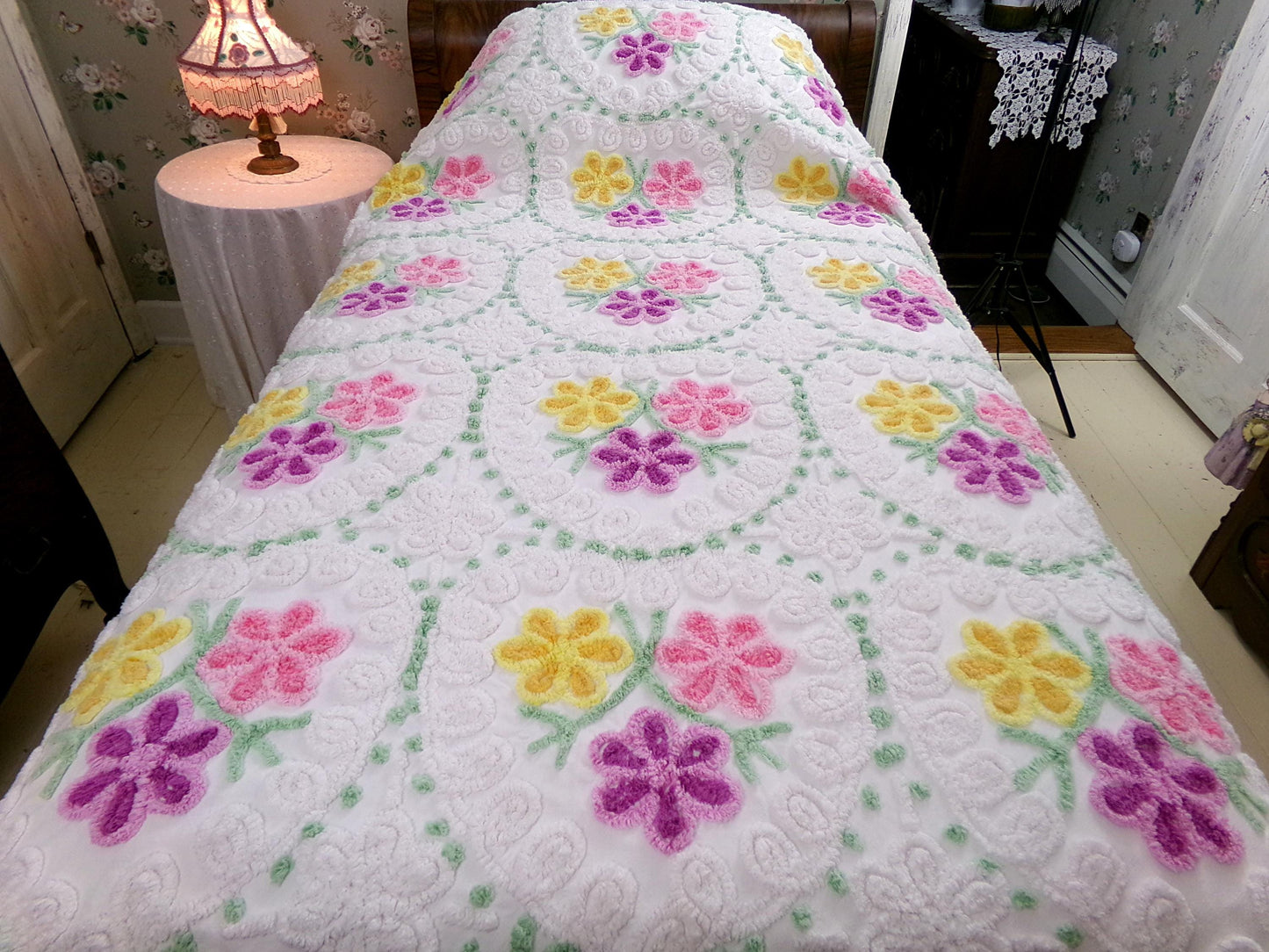 rainbow hearts vintage chenille bedspread, whimsical pink, yellow, lilac flowers w/ swirl accents & dots, white cotton full size bedding