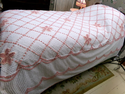 vintage full size chenille bedspread, simple star flowers on white cotton, shabby cottage style bedding