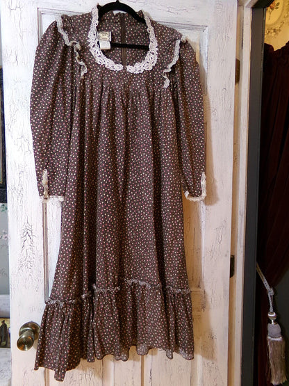 whimsical woodland fairy vintage Gunne Sax dress, cute 1970s prairie style midi brown cotton calico print, XXS
