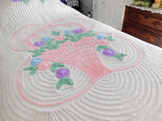 beautiful pink & white floral vintage chenille bedspread, granny chic full size summer cotton bedding