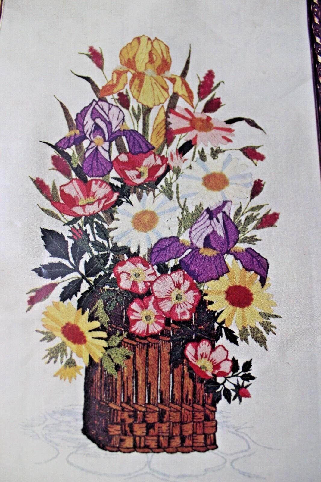 GARDEN BEAUTIES Paragon Crewel Embroidery Kit 0123 Vtg Boho Floral Stitchery