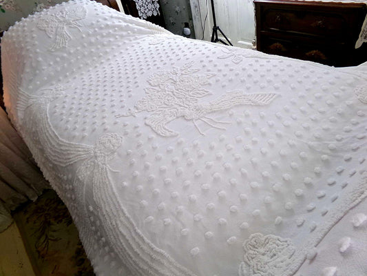 romantic farmhouse style white vintage chenille bedspread, roses, dots & swag bows, twin size cotton summer coverlet