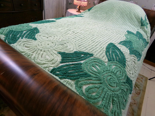 Vintage Heavyweight Chenille Bedspread Hawaiian Tropical Green Hibiscus Flowers, Plush Full Sz