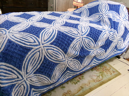 coastal style chenille bedding, full size vintage cotton bedspread in dominant blue & white wedding ring design