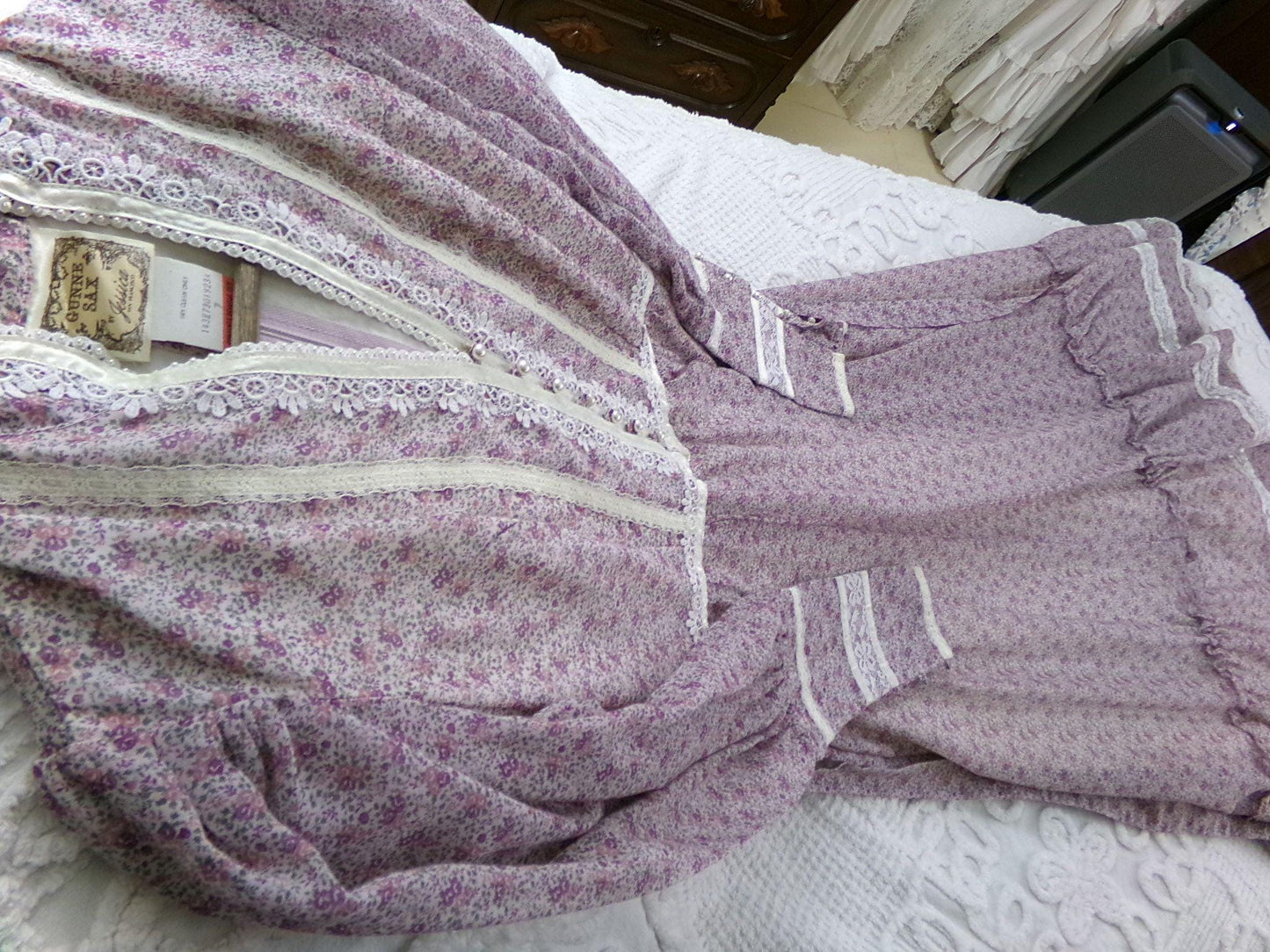 beautiful vintage Gunne Sax maxi dress, 1970s prairie style boho wildflower calico print, XXS