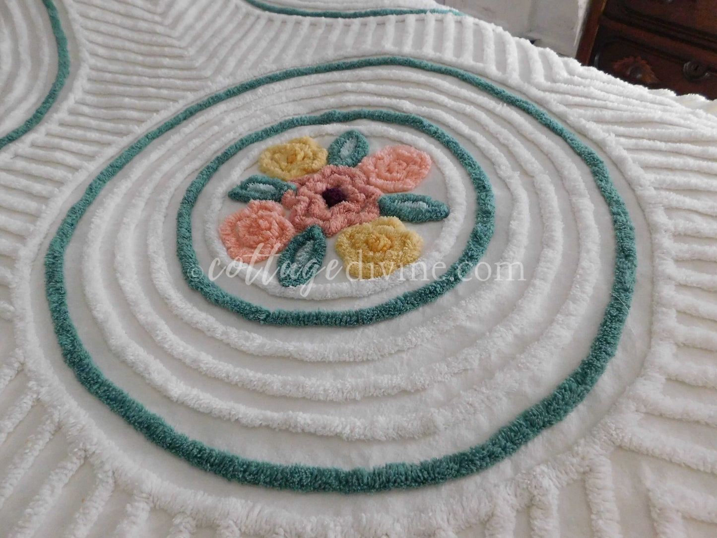 Vintage Cottage Style Bedding 1940s Circle Swirl Floral Chenille Bedspread, FULL, Cotton