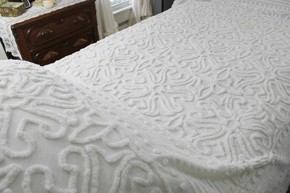 Heavenly White Vintage Chenille Bedspread in Elegant Scroll Design, Full Bed Size, 100% Summer Weight Cotton Farmhouse Style Bedding