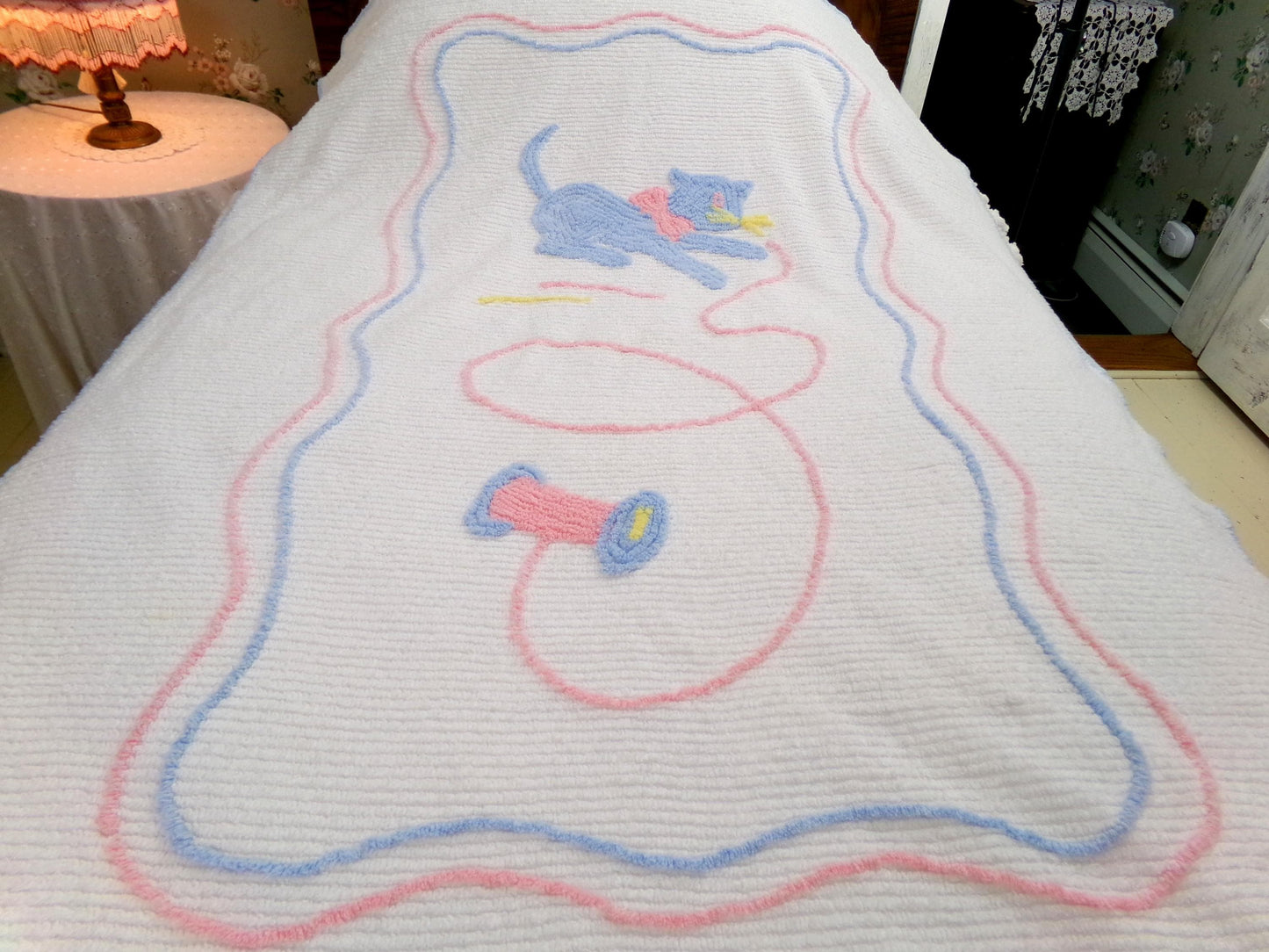 kitten vintage chenille coverlet, charming kitty cat chasing thread in pink, blue & white, cotton accent throw, 38"W x 56"L