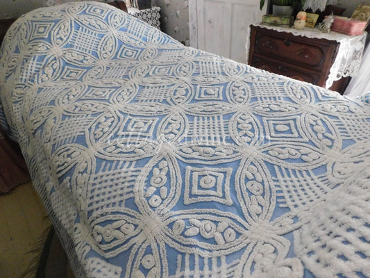 Porcelain Blue & White Rosette Vintage Chenille Bedspread, Cottage Chic Charm, 86" x 100", Full