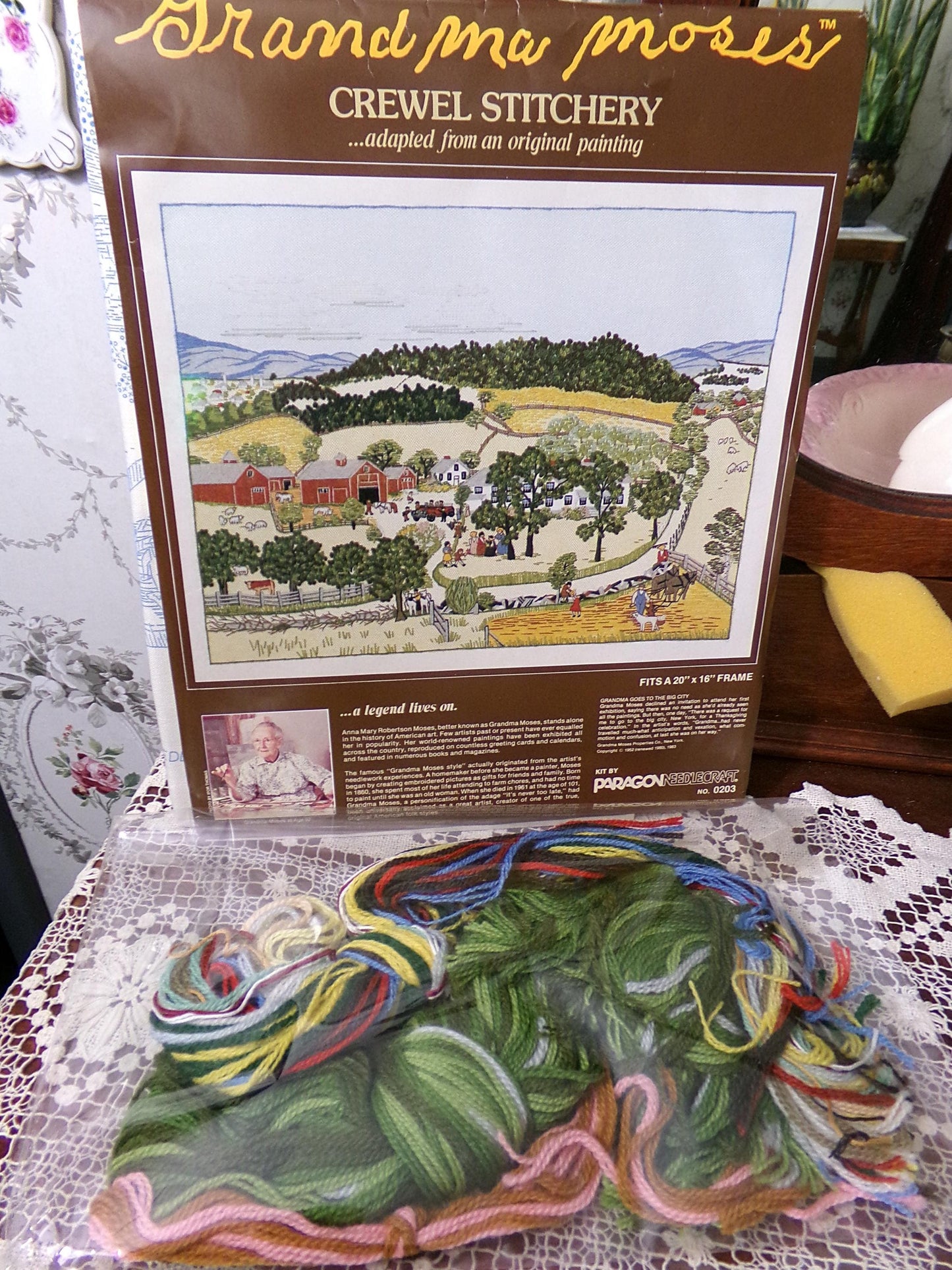 GRANDMA GOES to the Big CITY Crewel Embroidery Kit, Vintage Grandma Moses Paragon Needlecraft Creative Stitchery #0203