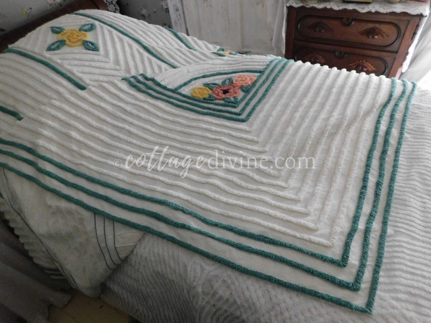 Vintage Cottage Style Bedding 1940s Circle Swirl Floral Chenille Bedspread, FULL, Cotton