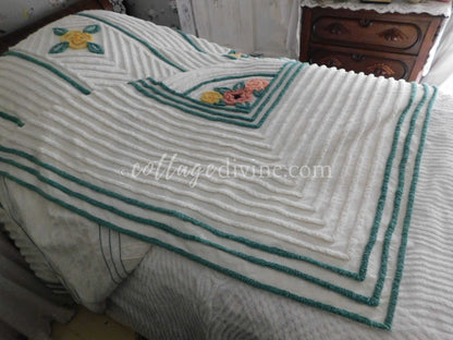 Vintage Cottage Style Bedding 1940s Circle Swirl Floral Chenille Bedspread, FULL, Cotton