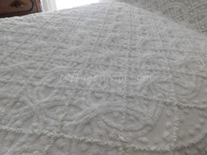 Heavenly White Vintage Chenille Bedspread, Plush Pearl Mop Tufts, Farmhouse Fabulous Bedding