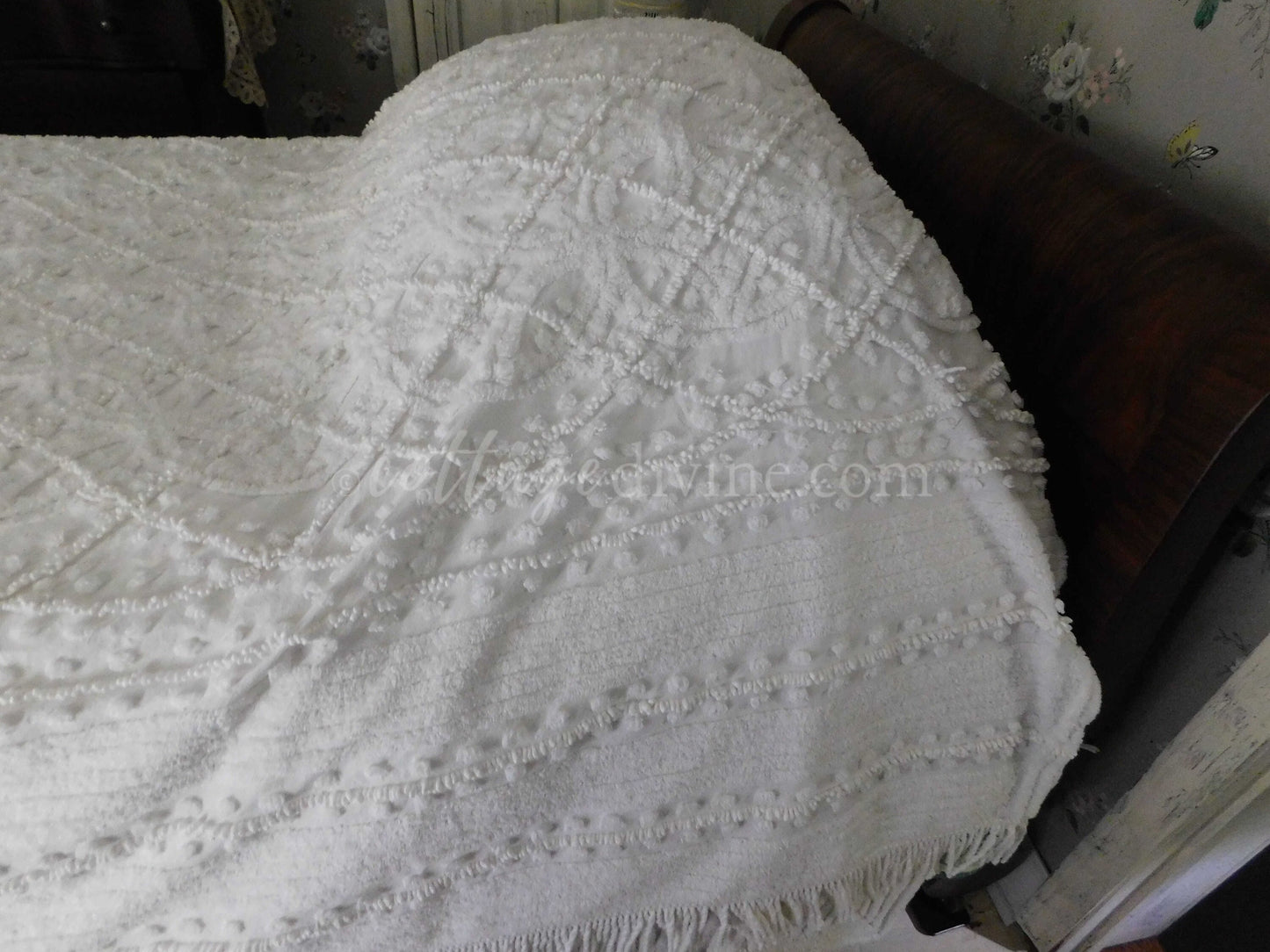 Heavenly White Vintage Chenille Bedspread, Plush Pearl Mop Tufts, Farmhouse Fabulous Bedding