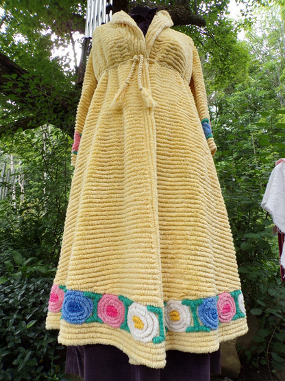 Vintage Ladies Robe, Plush Lollipop Roses on Cheerful Yellow, Retro Chenille Bedspread Bathrobe, Very Small
