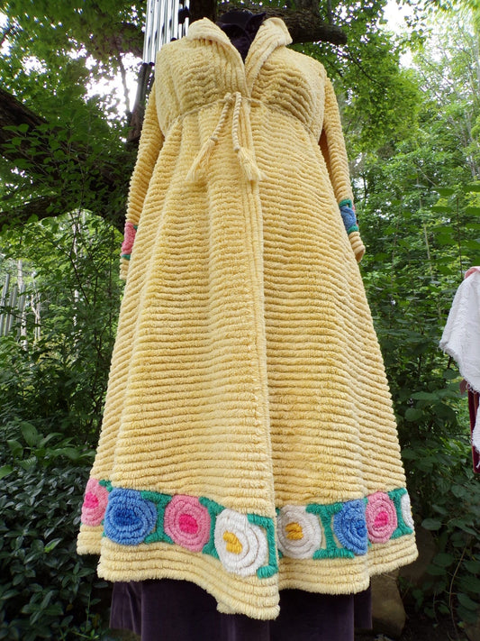 Vintage Ladies Robe, Plush Lollipop Roses on Cheerful Yellow, Retro Chenille Bedspread Bathrobe, Very Small