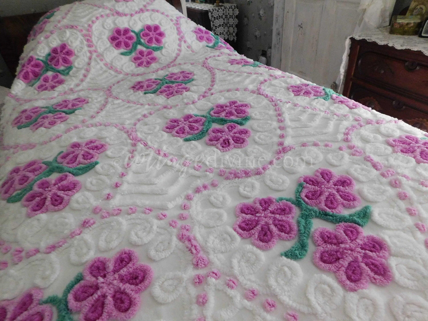 Cottage Style Bedding, Jumbo Hearts, Midcentury Romance Vintage Chenille Bedspread, Full Size