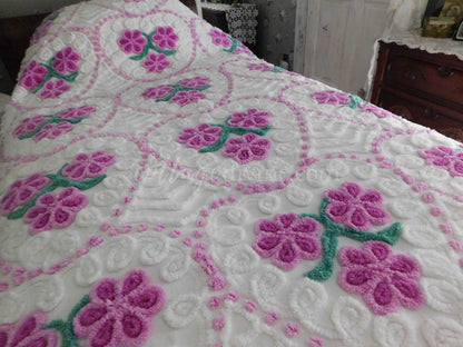 Cottage Style Bedding, Jumbo Hearts, Midcentury Romance Vintage Chenille Bedspread, Full Size