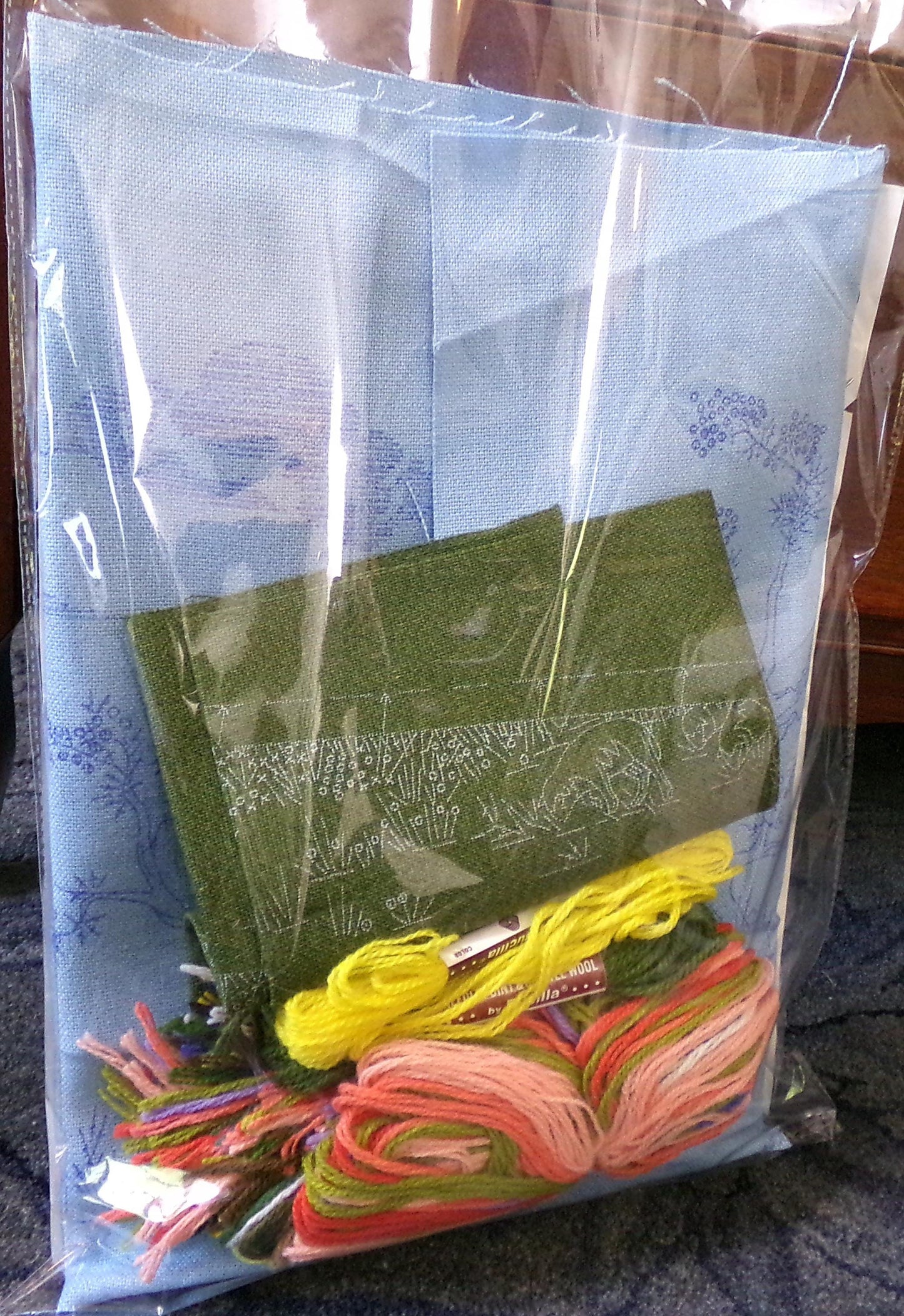 SHEEP in the MEADOW Crewel Embroidery Kit, Vintage Paragon Needlecraft 0920, Pastoral Scene
