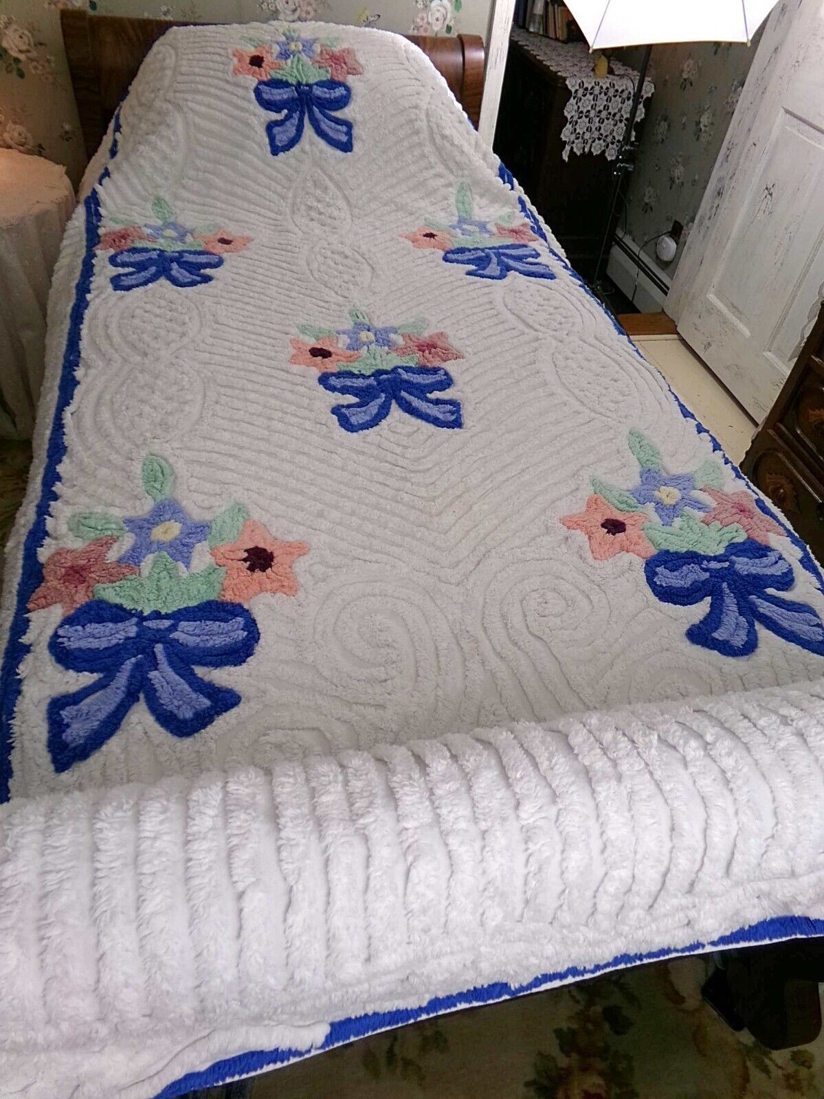 Charming Vintage Chenille Bedspread Plush Bow Flower Bouquets, Twin Size Bedding