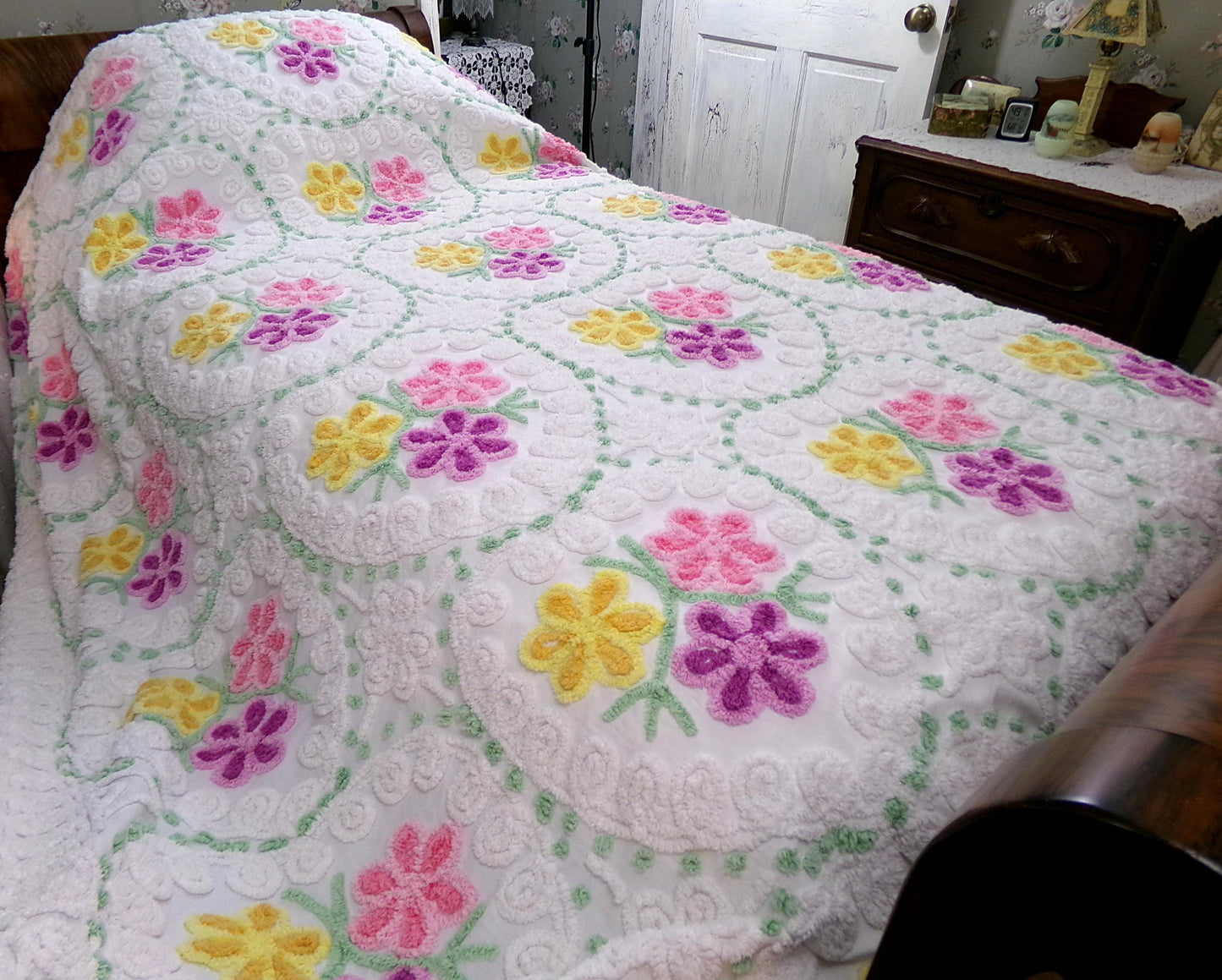 rainbow hearts vintage chenille bedspread, whimsical pink, yellow, lilac flowers w/ swirl accents & dots, white cotton full size bedding
