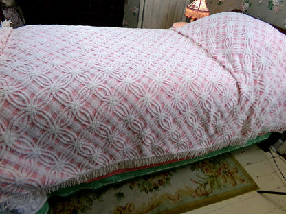 Vintage Pink Chenille Bedspread, Geometric White Tufted Wedding Rings, Accent Fringe, Twin Size Cottage Bedding