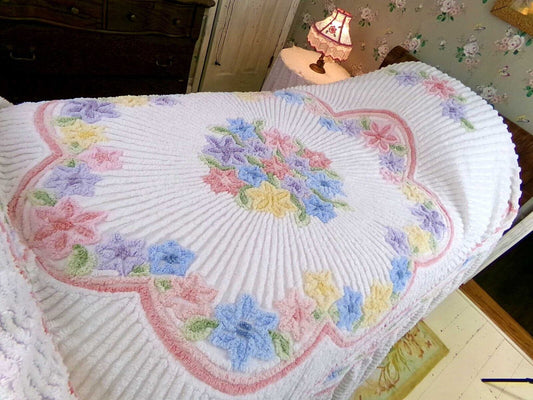 Luxury Floral Vintage White Chenille Bedspread, Boxed & Fitted Design, Full Size