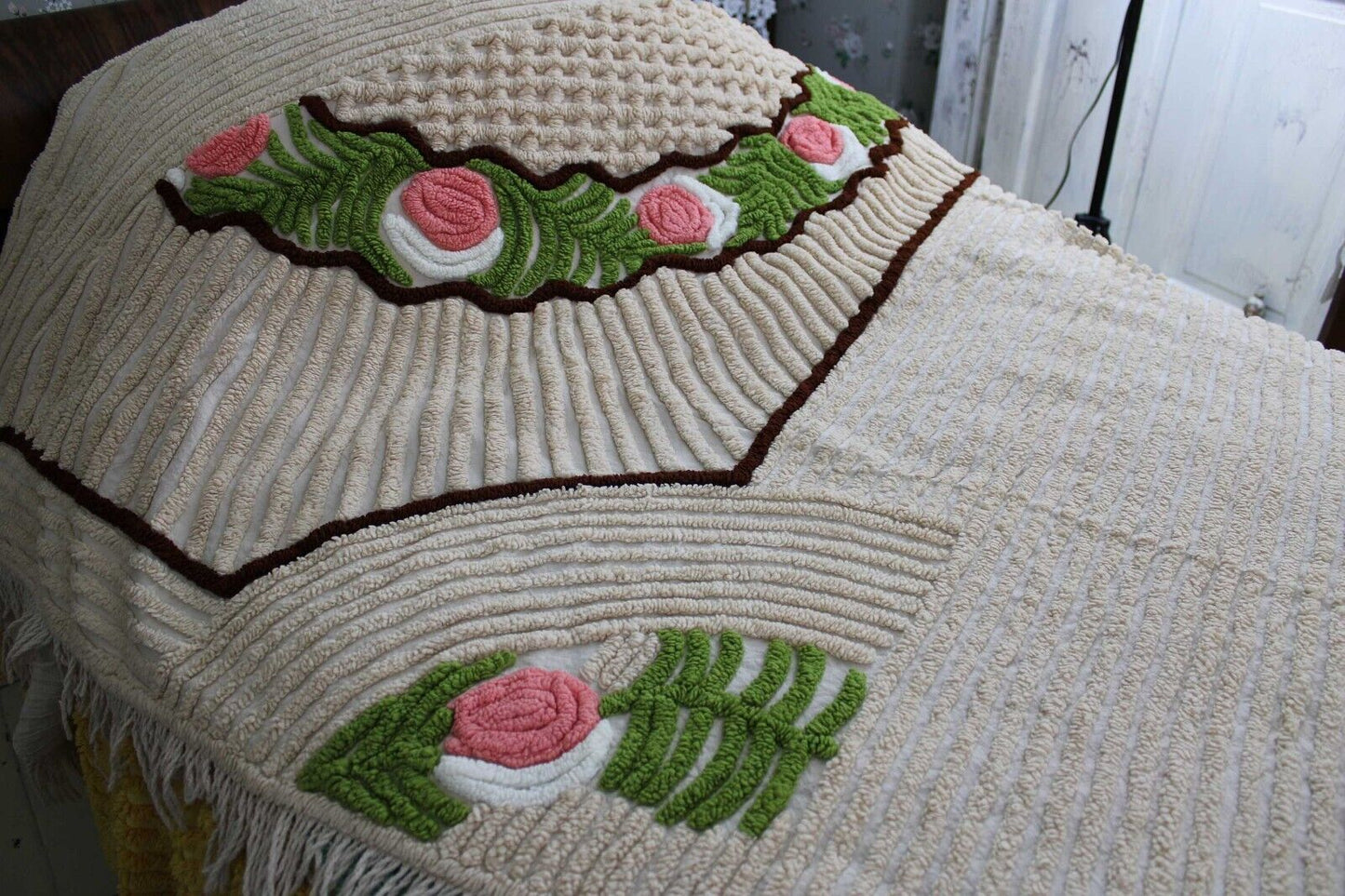 Shabby Sculpted Floral Cake Vintage Mocha Chenille Bedspread ACRYLIC TRICEL, Twin Sz