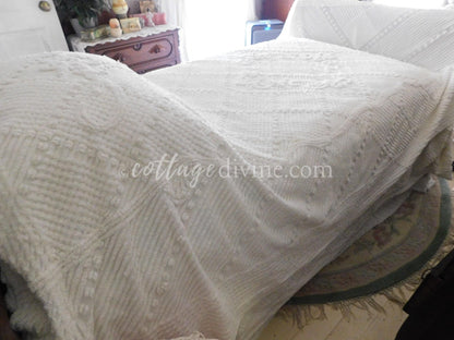 Farmhouse Chic Traditional White Vintage Chenille Bedspread, Twin Coverlet