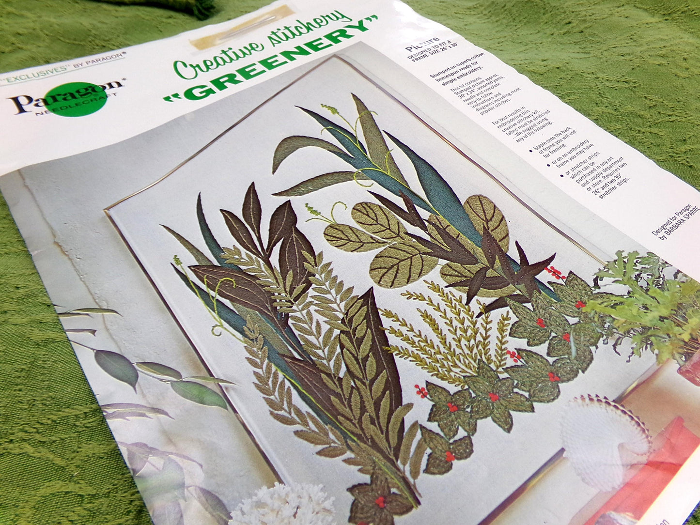 GREENERY Crewel Embroidery Kit, BOTANICAL Boho Vintage Paragon Needlecraft Creative Stitchery #0208