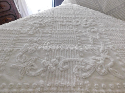 Farmhouse Chic Traditional White Vintage Chenille Bedspread, Twin Coverlet