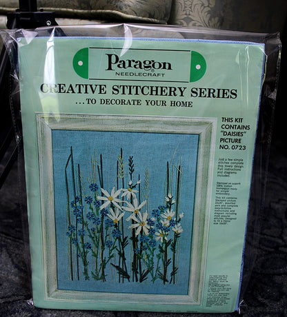 DAISIES Vtg Crewel Embroidery Kit Boho Hippie 70s Floral Paragon Stitchery 0723