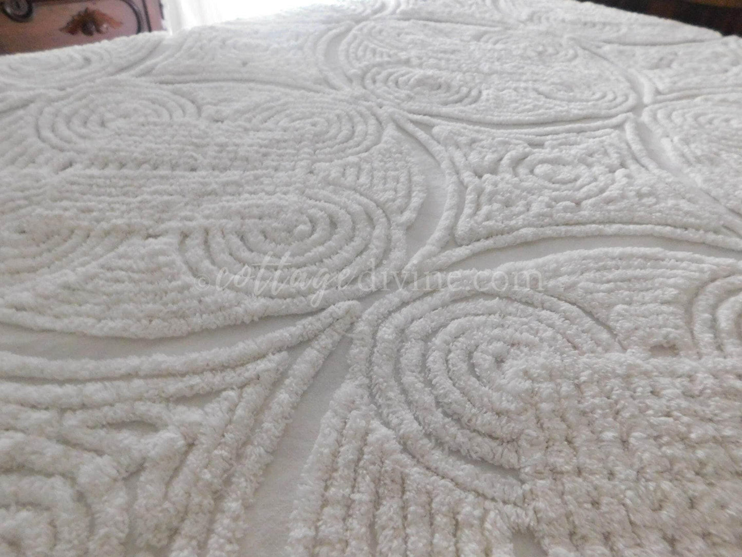 Vibrant White Luxury Swirl Tuft Vintage Chenille Bedspread, Full, Plush Cotton