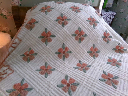 Cottage Life Vintage Chenille Bedspread, Flower Blooms on White Cotton, Full Size