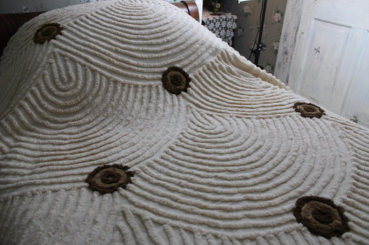 Vanilla Chocolate Swirl Vintage Chenille Bedspread, Swooping Scallop Design, 100% Cotton, FULL Size Midcentury Mod Bedding
