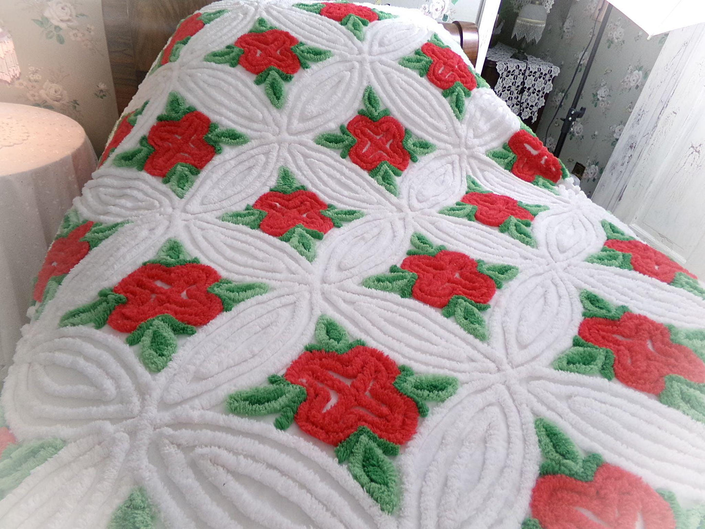 fantasy rose vintage luxury chenille bedspread in shabby style red cabbage roses design, 100% cotton full size bedding