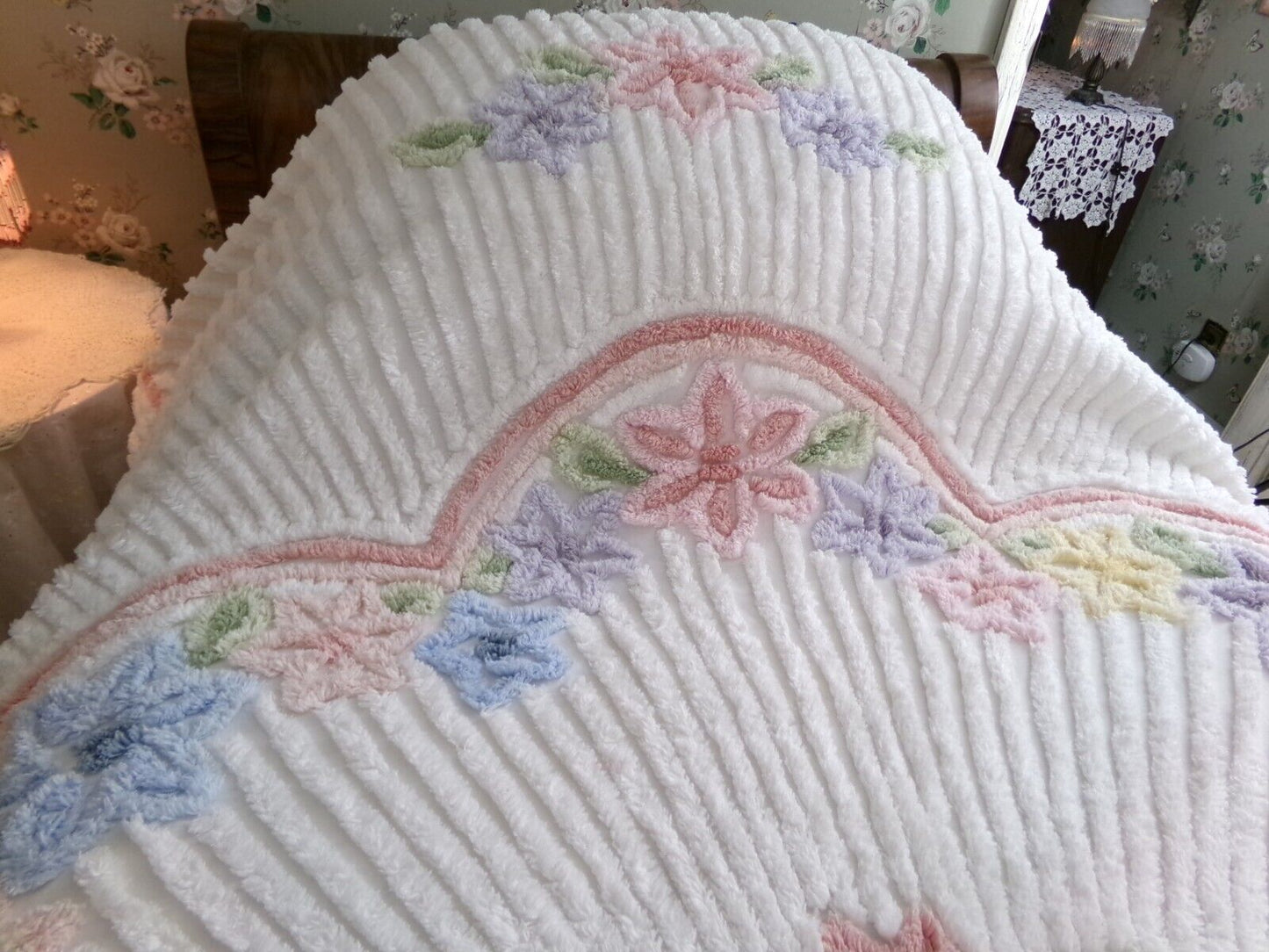 Luxury Floral Vintage White Chenille Bedspread, Boxed & Fitted Design, Full Size