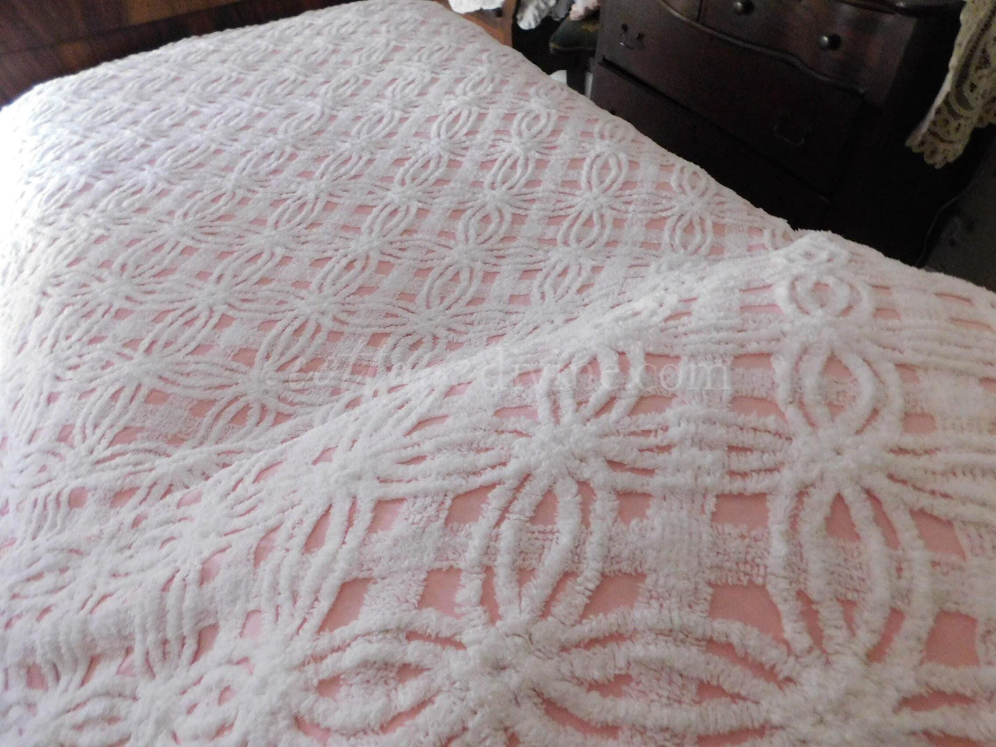 Pretty in Pink Vintage Chenille Bedspread, Classic White Wedding Ring Design, Twin Size