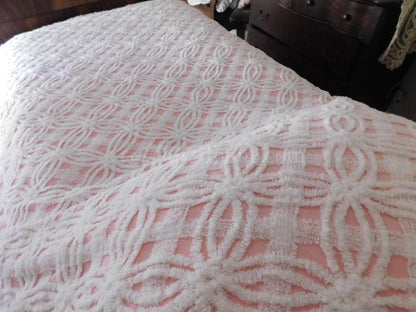 Pretty in Pink Vintage Chenille Bedspread, Classic White Wedding Ring Design, Twin Size