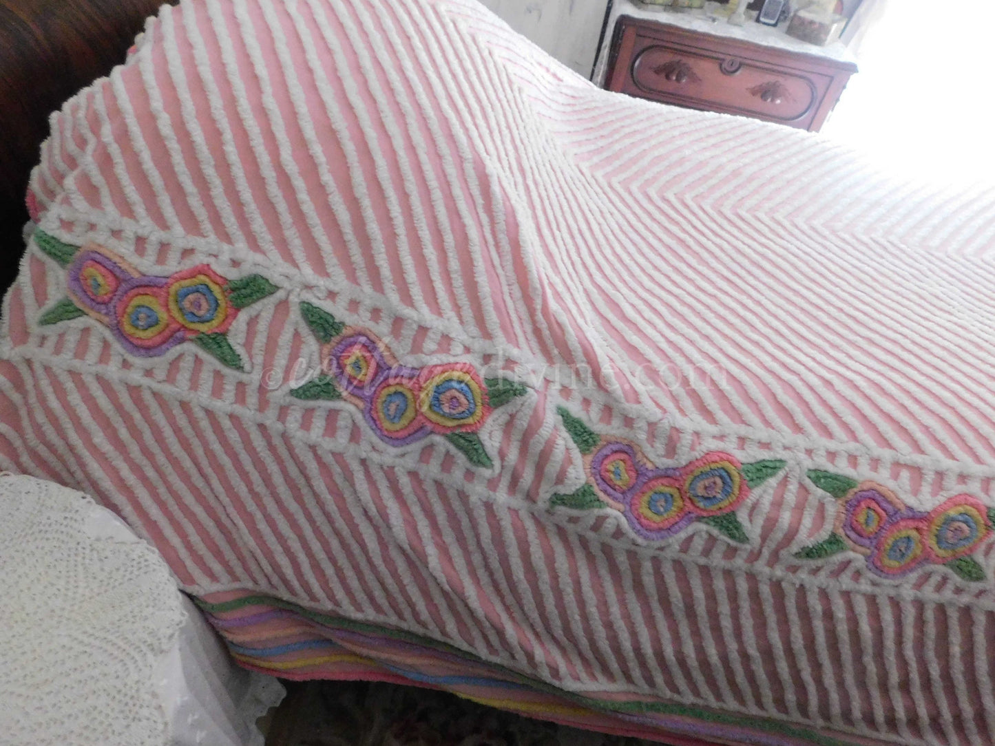 Rainbow Rose Vintage Chenille Bedspread, Cottage Style Plush Pink & White Chevron Design, Full Size