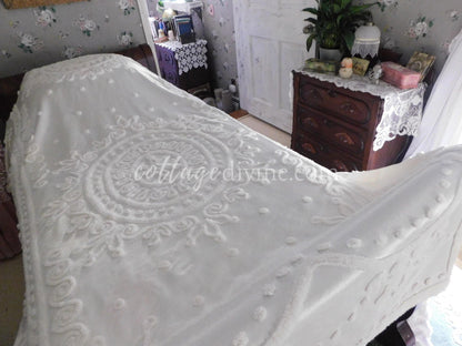 Fabulous Creamy White Satin & Chenille Vintage Bedspread, Twin, Everwear