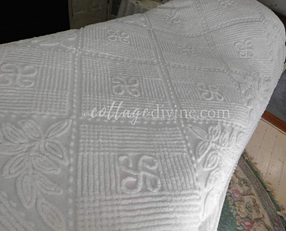 Shabby Seaside Cottage Style 1950s White Vintage Chenille Bedspread, Full Size, Fringe