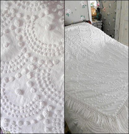 Farmhouse B&B Style Vintage Chenille Bedspread, Antique Handtufted Waterfall Cascade Pops, Full Size White Spread with Fringe