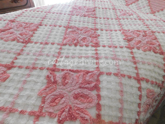 Fantasy Rose Vintage Chenille Bedspread, Pink & White, Integrated Ruffle Skirt, Fitted Full Size