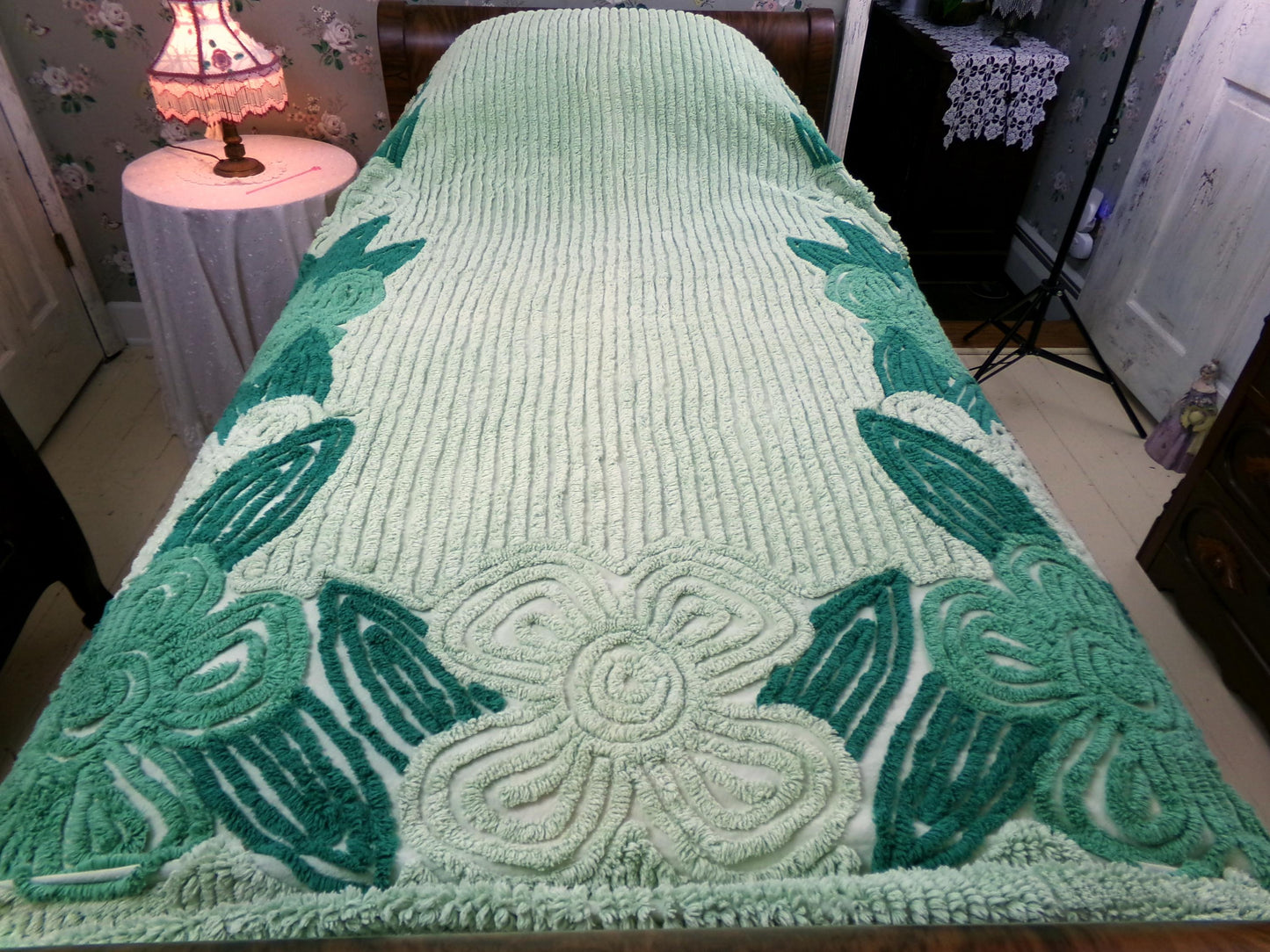 Vintage Heavyweight Chenille Bedspread Hawaiian Tropical Green Hibiscus Flowers, Plush Full Sz