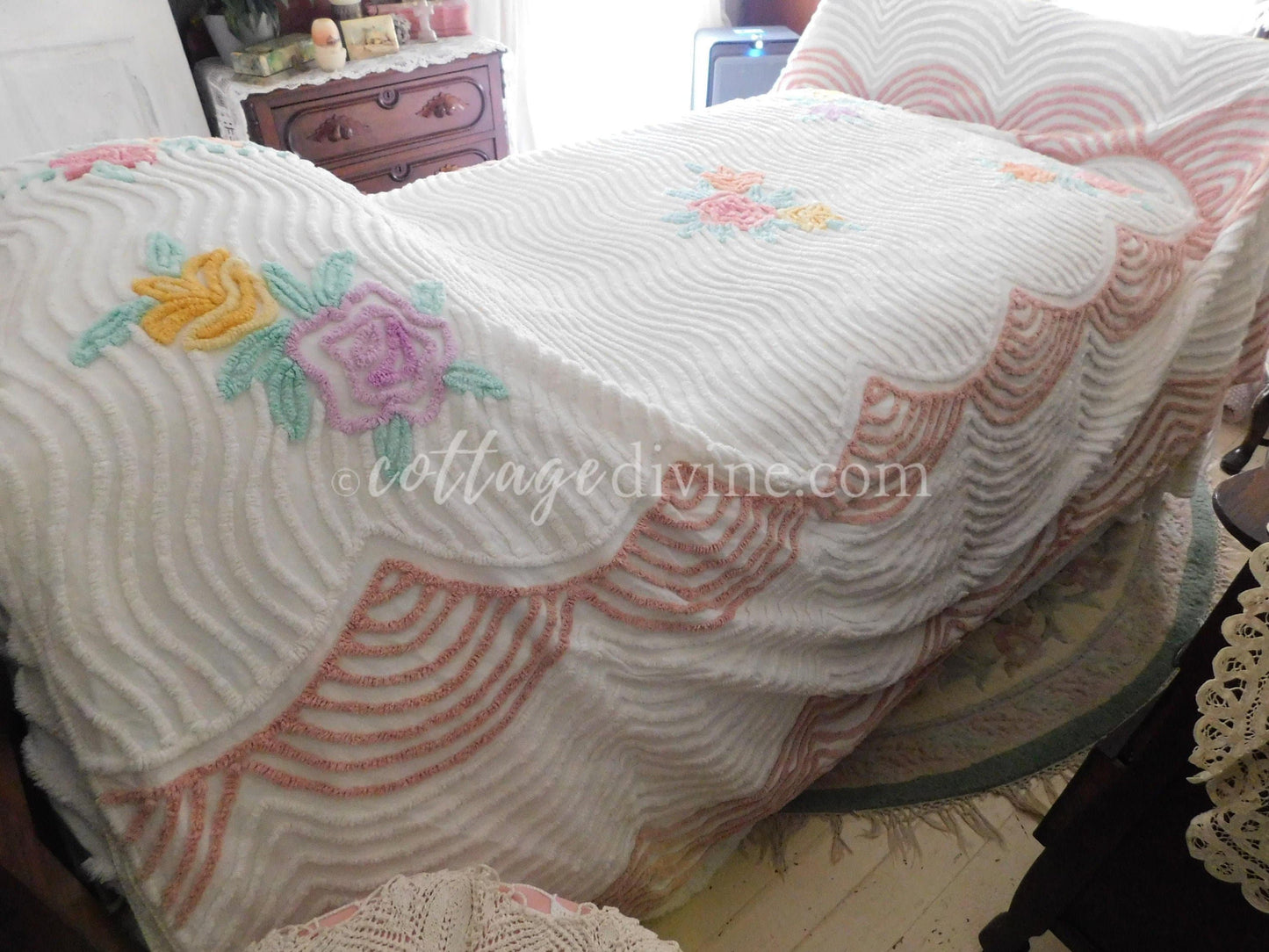 Grandma's Cottage Chic 1950s White Rose Floral Vintage Chenille Bedspread, Full