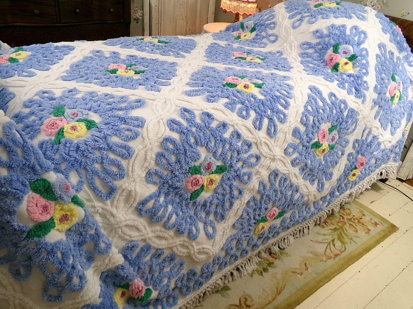 impossibly gorgeous vintage chenille bedspread, sculpted heavy luxury tuft wedding cake floral design w/ fringe, full size cottage bedding