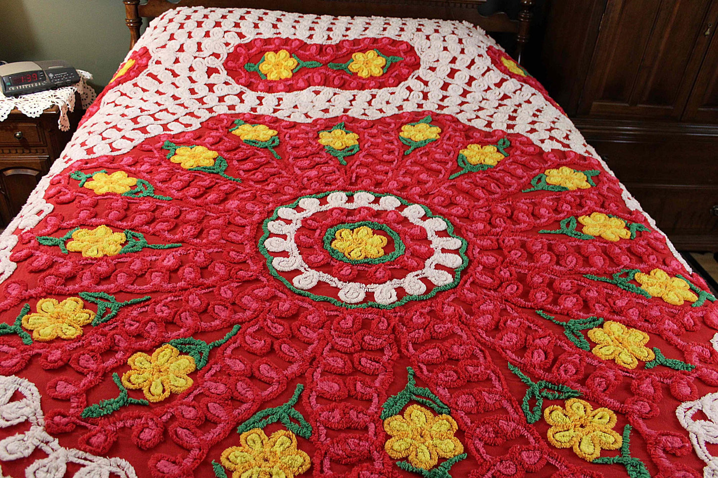 Flower Burst Chenille Bedspread, Vintage Midcentury Bedding in Sassy Bright Red with Hearts & Curlicues, FULL Size Bedding